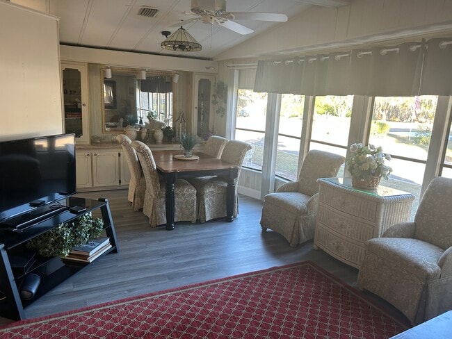 Building Photo - 500 Robin Ln