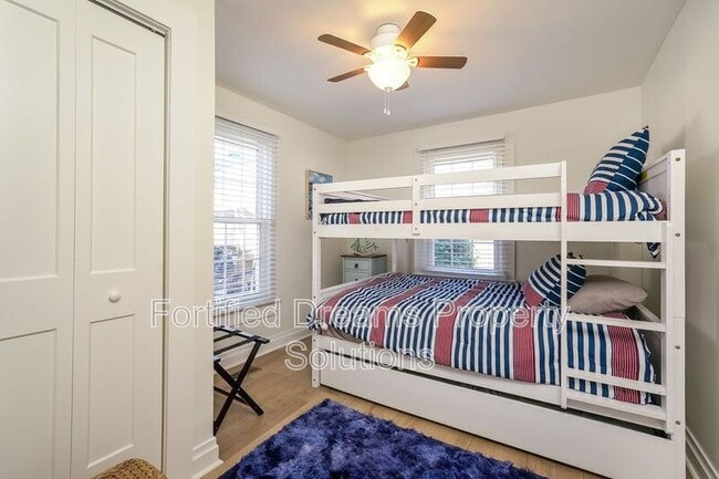 Building Photo - 395 Lake Dr