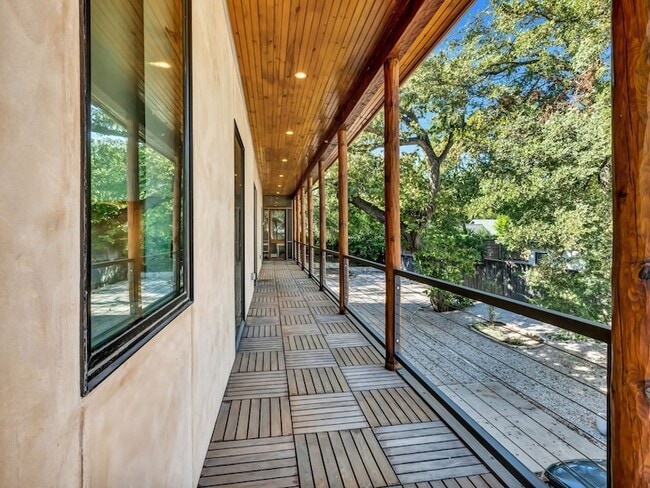 Building Photo - 8635 San Leandro Dr