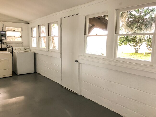 Building Photo - 12852 Florida Ave