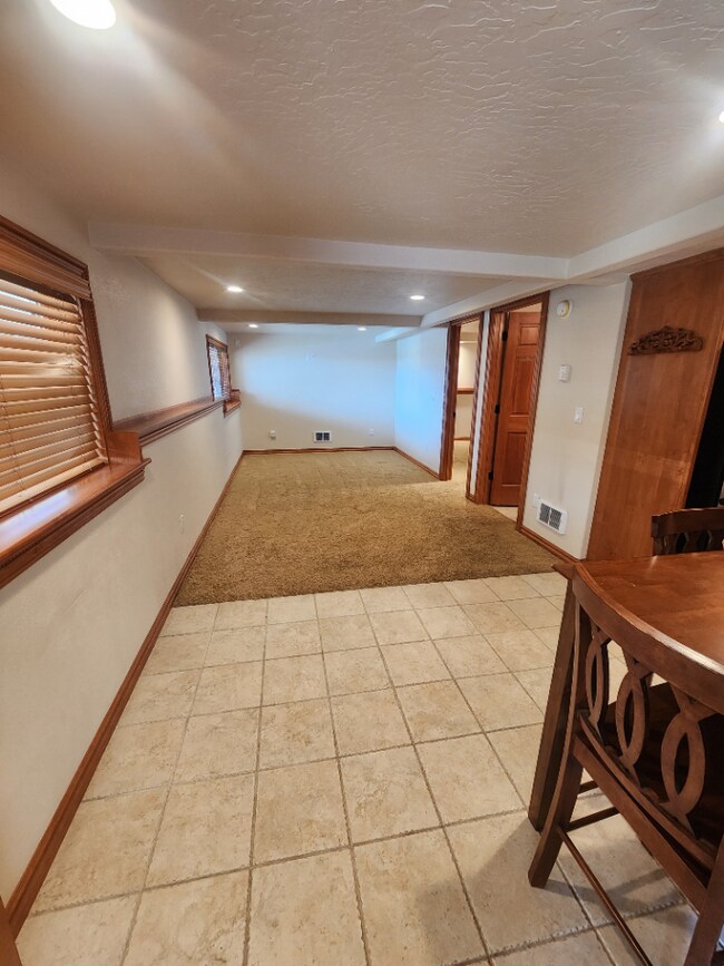 Building Photo - Bayview Lakeside Charmer