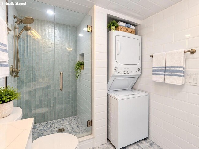 Building Photo - 7625 Sun Island Dr S