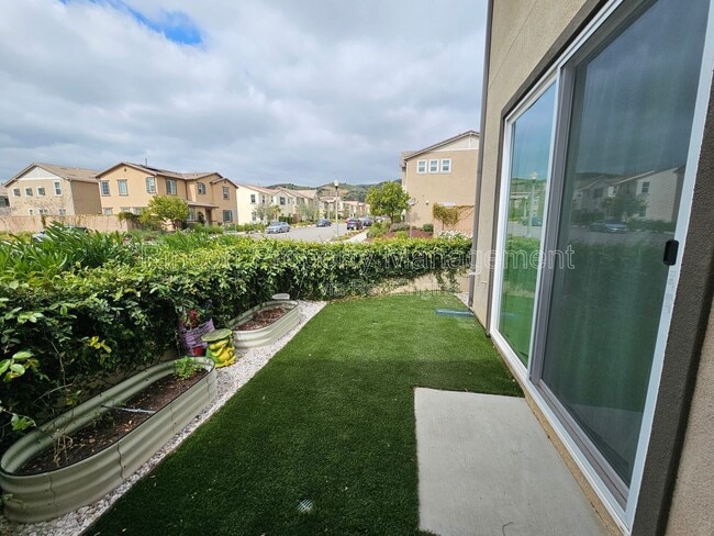 Building Photo - 431 Limoneira Ln