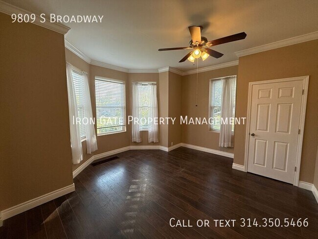 Building Photo - 9809 S Broadway