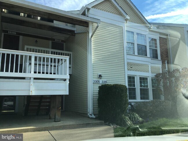 Building Photo - 3311 Lakeside View Dr