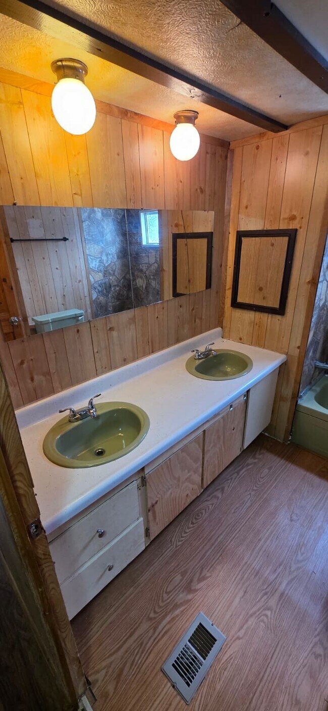 Building Photo - 8364 Cedar St