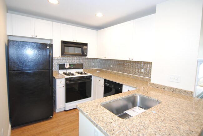 Building Photo - 1 Maple Ridge Dr