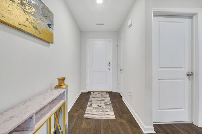 Building Photo - 4 Bed, 2 Bath Gem in Park West!