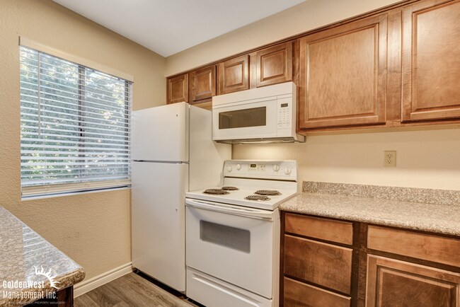 Building Photo - Amazing 2Bdm 2Ba Condo Located in the Guard-Gated Bella Vita Community!
