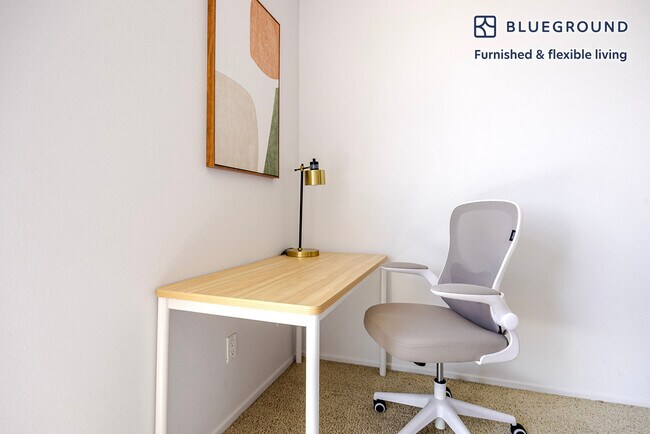 Building Photo - 1443 N Fuller Ave