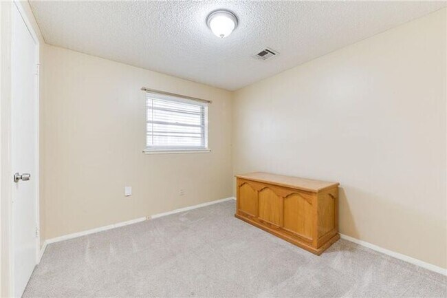 Building Photo - 3 Bed 1 Bath 1 Car in Bethany, OK PC Schools