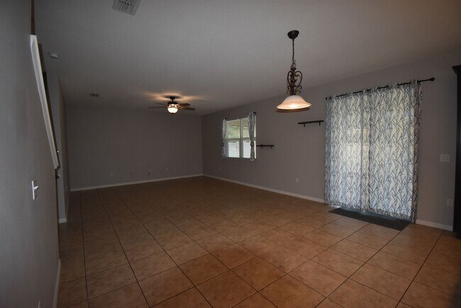 Building Photo - 4 Bed/3.5 Bath, Pool and Waterfront home, ...