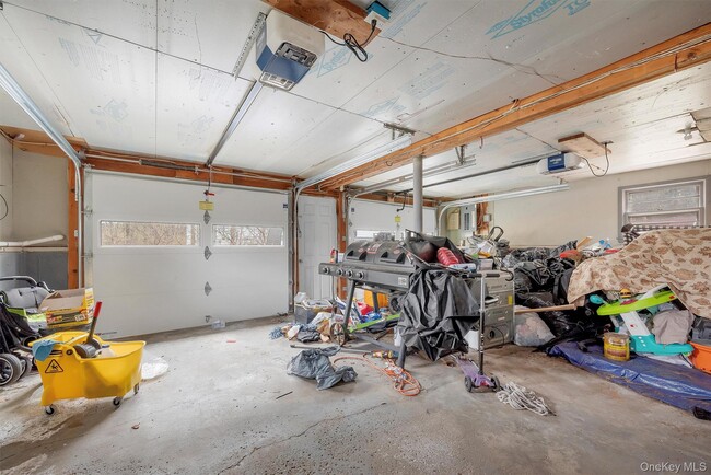 Building Photo - 10 Hanover Dr