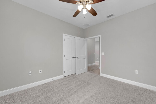 Building Photo - 702 Shady Ln Dr