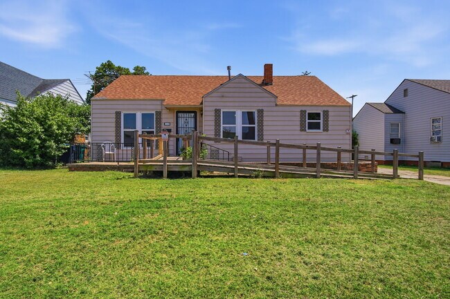 Building Photo - 1236 SW 30th St