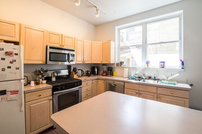 Building Photo - Large Center City Rittenhouse Four Bedroom Home