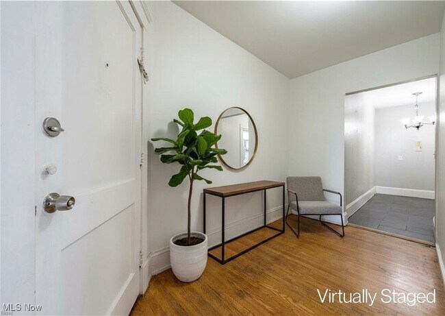 Building Photo - 12037 Lake Ave