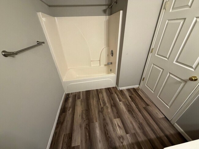 Building Photo - 2BR/1BA Duplex Home in Hallsville, MO