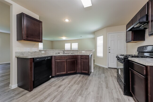 Building Photo - 4203 Silver Ranch Rd