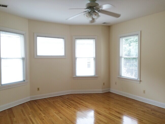 Living Room - 54 Franklin Pl