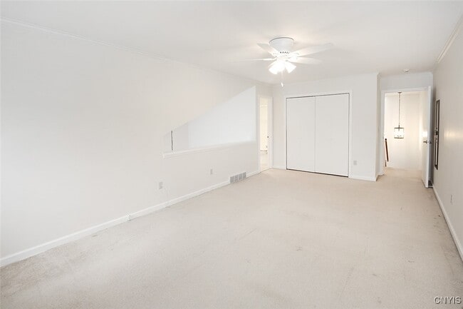 Building Photo - 442 Summerhaven Dr N