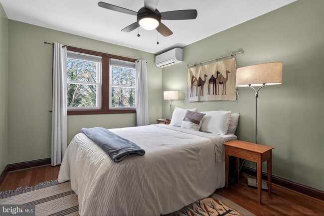 Building Photo - 32 Farragut Pl NW