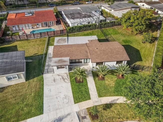Building Photo - 8421 SW 27th Terrace