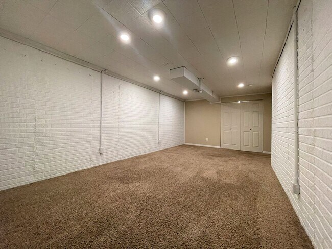 Building Photo - 1251 Hall Ln