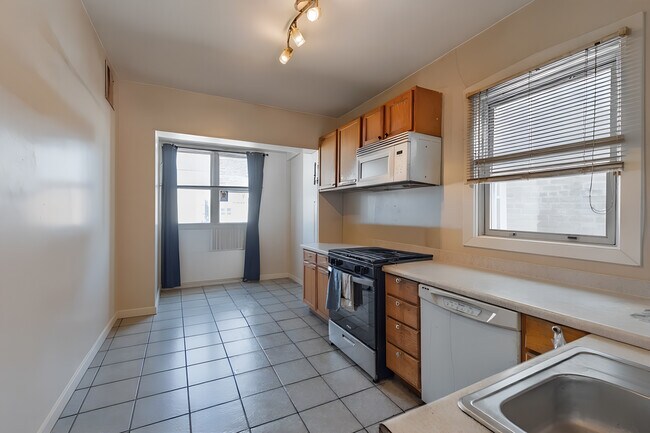 Building Photo - 4810 W Strong St