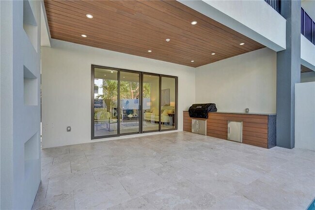 Building Photo - 1211 SE 1st St