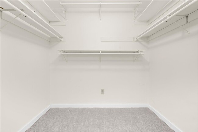 Building Photo - 656 Washington Blvd