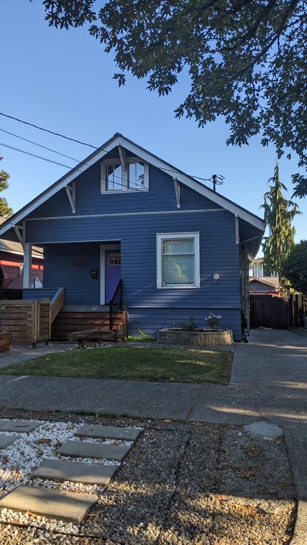 Building Photo - Roosevelt District 2 Bedroom Home