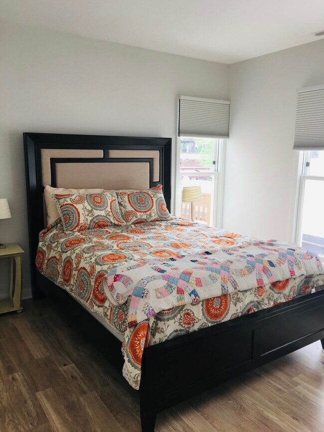 Building Photo - 330 S Main St