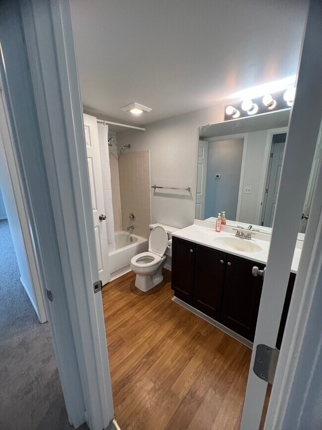 Building Photo - 125 Glengarry Dr