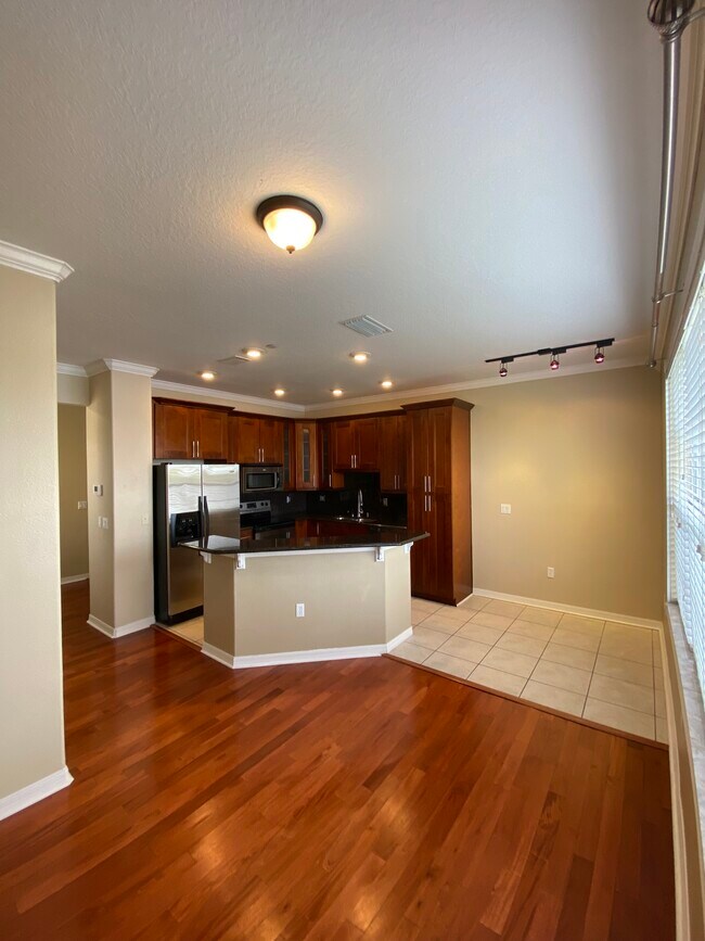 Building Photo - 2517 Lexington Oak Dr