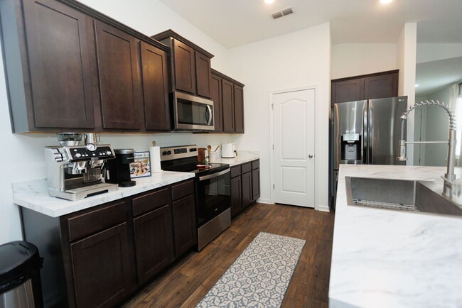 Building Photo - For Rent | Like-New 3BR/2BA Home in The Ar...