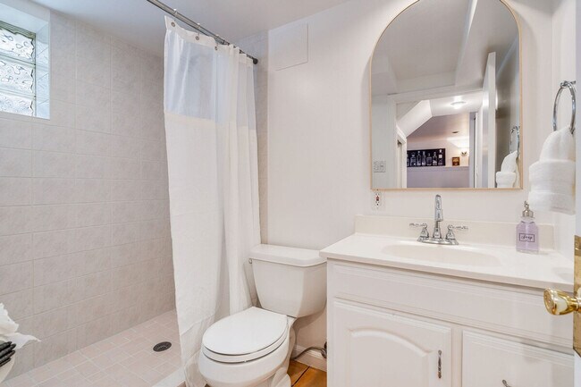 Building Photo - 2403 7th Ave W