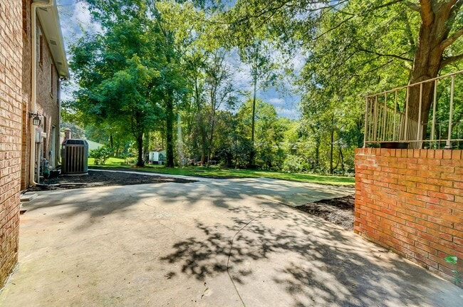 Building Photo - Fully Remodeled Ranch Style Home In South Park! (Landscaping Included)