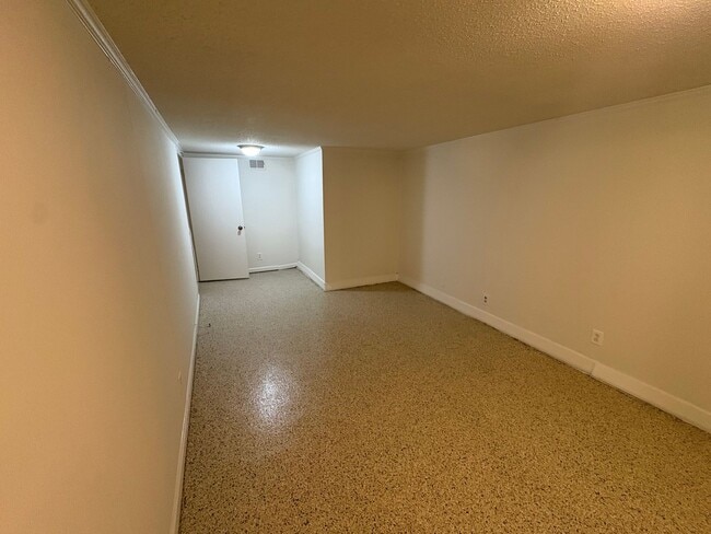 Building Photo - 6808 River Ridge Dr