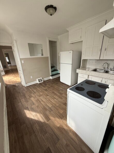 Kitchen showing staircase to bedrooms - 909 N 5th St