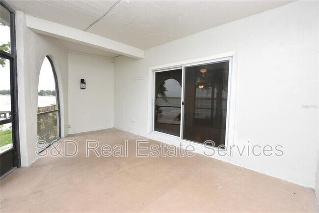 Building Photo - 2211 9th St SE