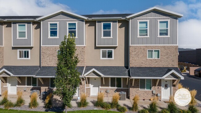 Building Photo - Gorgeous 2-Story Townhomes in Porter's Cro...