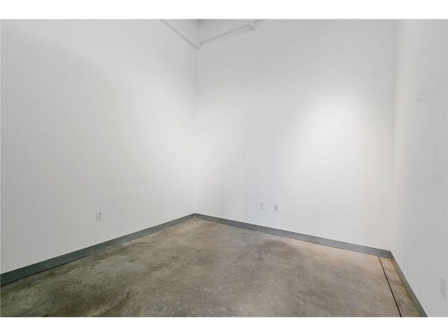 Building Photo - 700 N Washington Ave