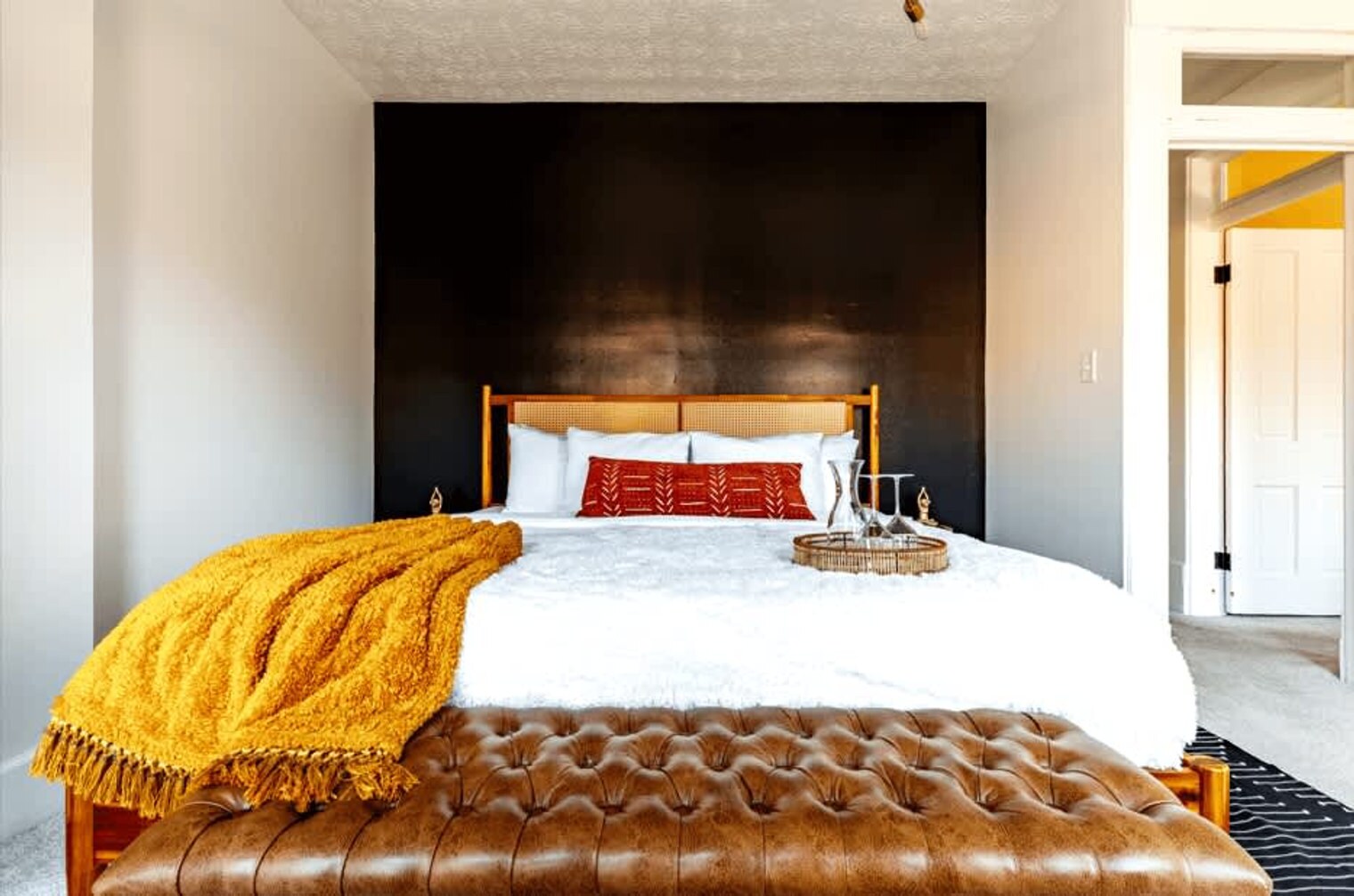 Building Photo - 313 W 4th Ave