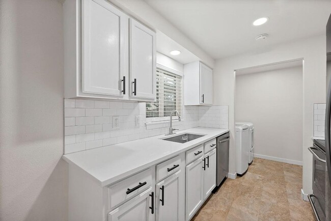 Building Photo - Light & Airy 2-Bedroom Olympia Home with Private Baths & Spacious Backyard!