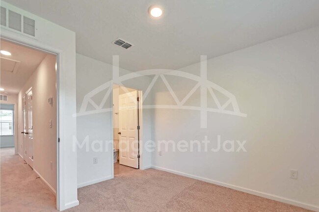 Building Photo - 8356 Zenith Cir
