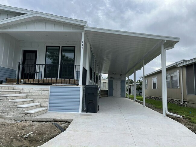 Building Photo - 112 Tahitian Dr