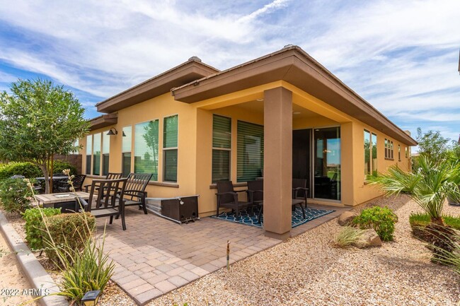 Building Photo - 180 Degrees of Golf Views