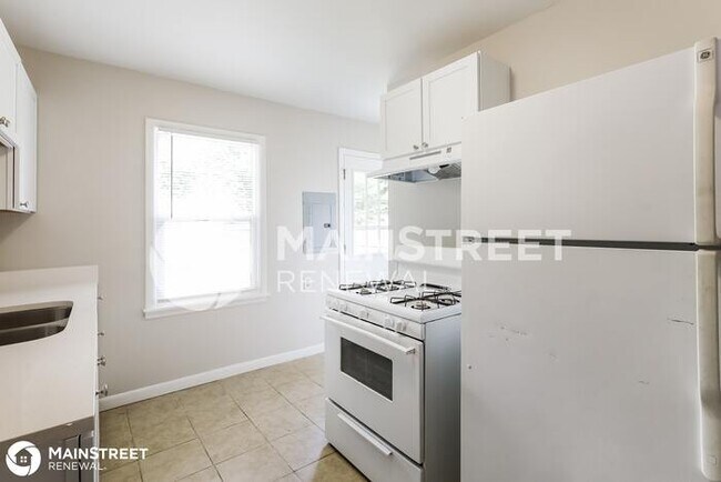 Building Photo - 922 N Harbison Ave