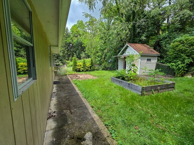 Building Photo - 151 Mahoning Dr